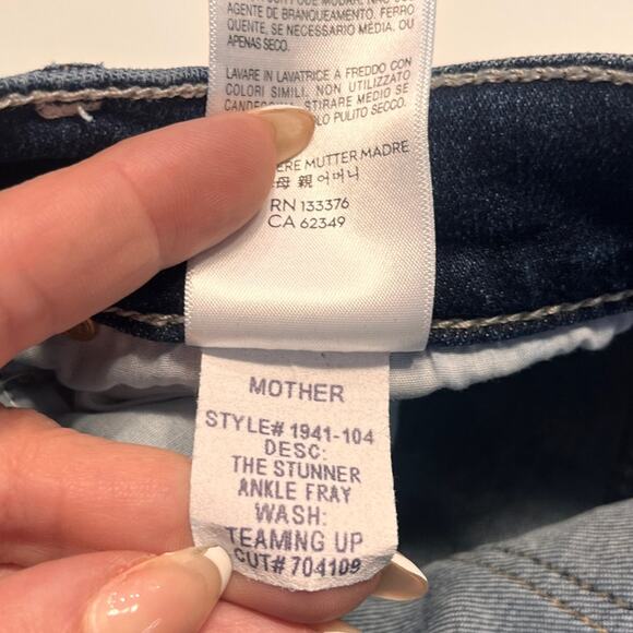 MOTHER Ankle Fray Jeans in Teaming Up size 26 - Picture 8 of 13